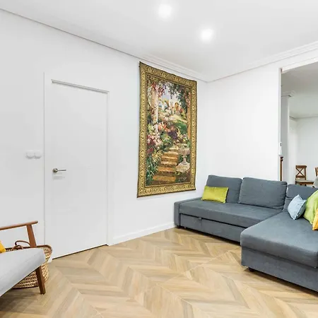 Balmes Flat Market דירה *