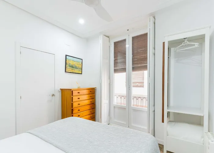 Invalencia Balmes Flat Central Market 2 Bdrm&2 wc *